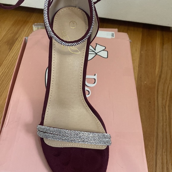 NWT burgundy / maroon heels size 7 - Picture 5 of 5